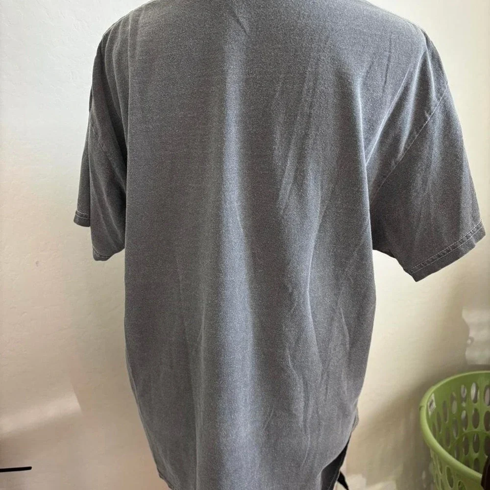 Gray butterfly graphic‎ tee